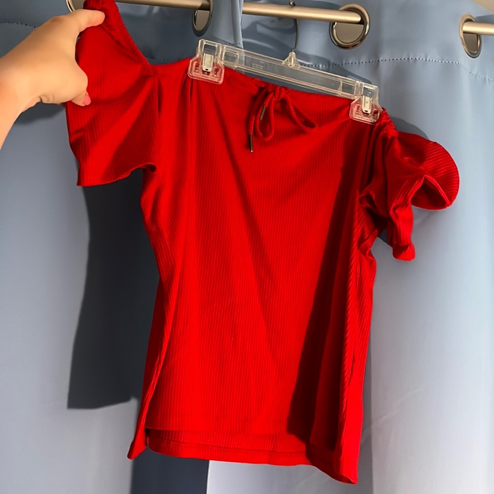 Red Top - Picture 2 of 5
